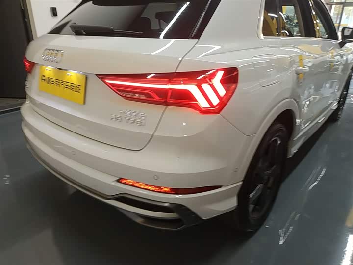 Фото 8 - Audi Q3