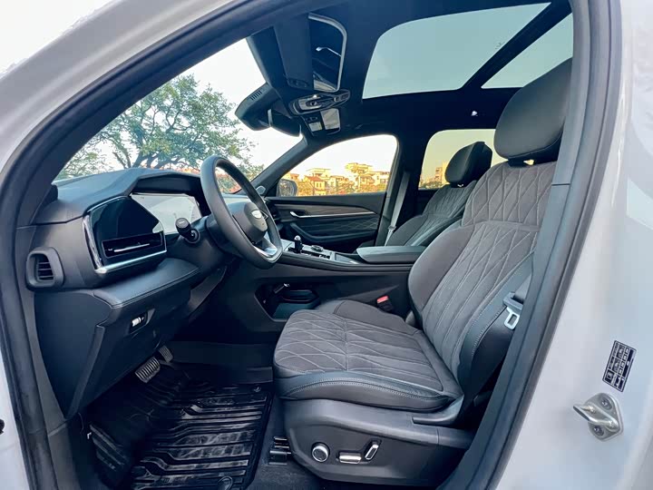 Фото 5 - Geely Monjaro