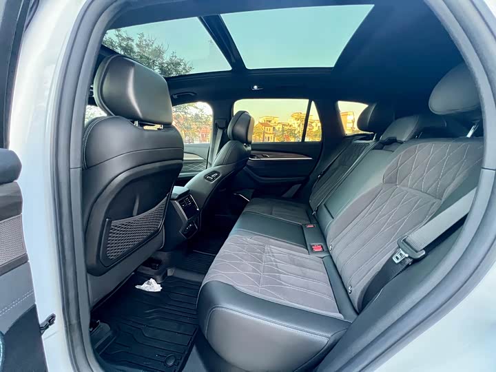 Фото 6 - Geely Monjaro