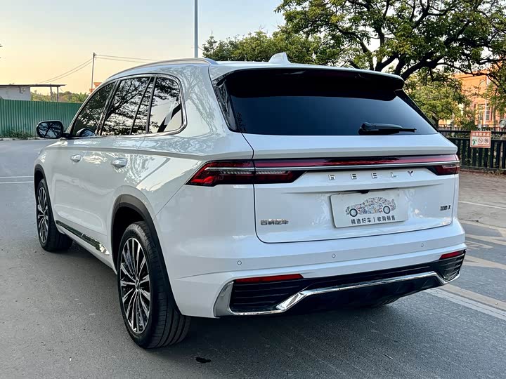 Фото 9 - Geely Monjaro