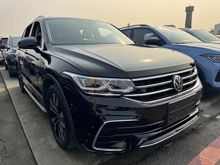 Фото 2 - Volkswagen Tiguan L Pro