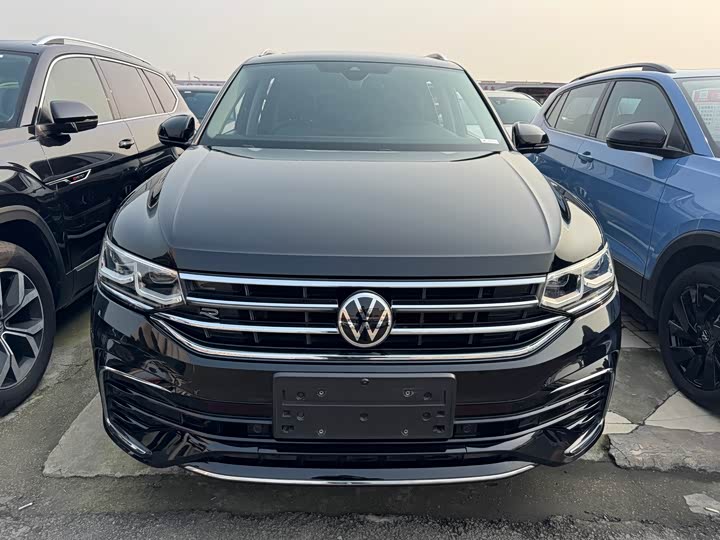 Фото 3 - Volkswagen Tiguan L Pro