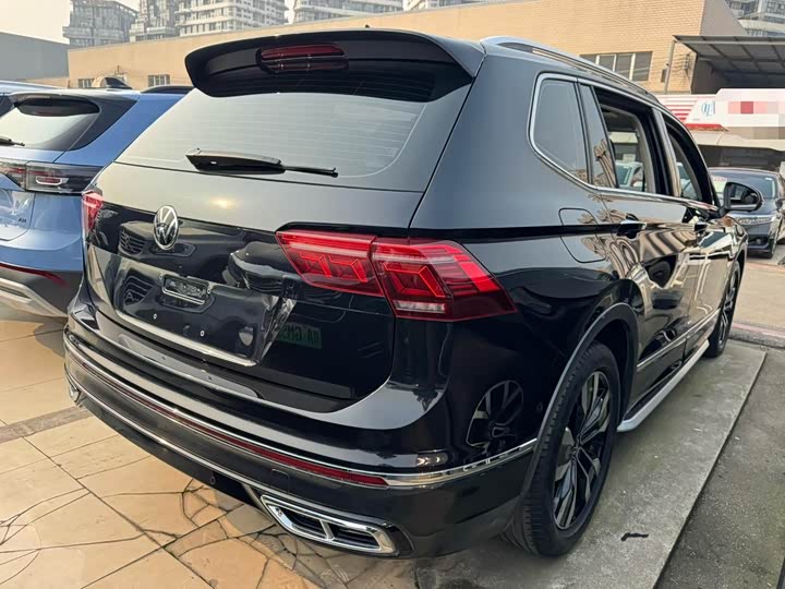 Фото 4 - Volkswagen Tiguan L Pro