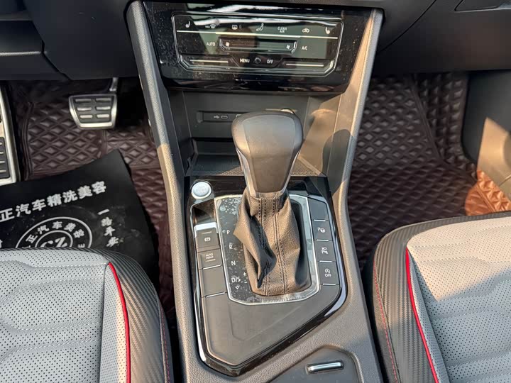 Фото 9 - Volkswagen Tiguan L Pro