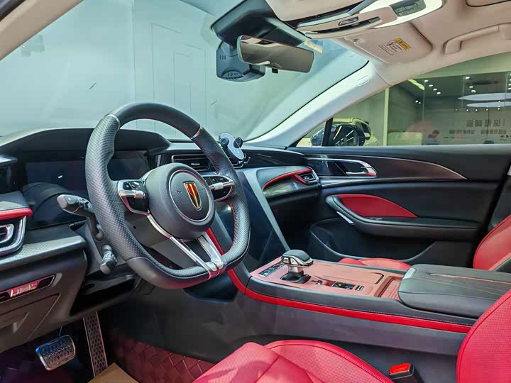 Фото 8 - Hongqi H6