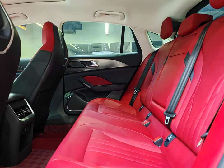 Фото 9 - Hongqi H6