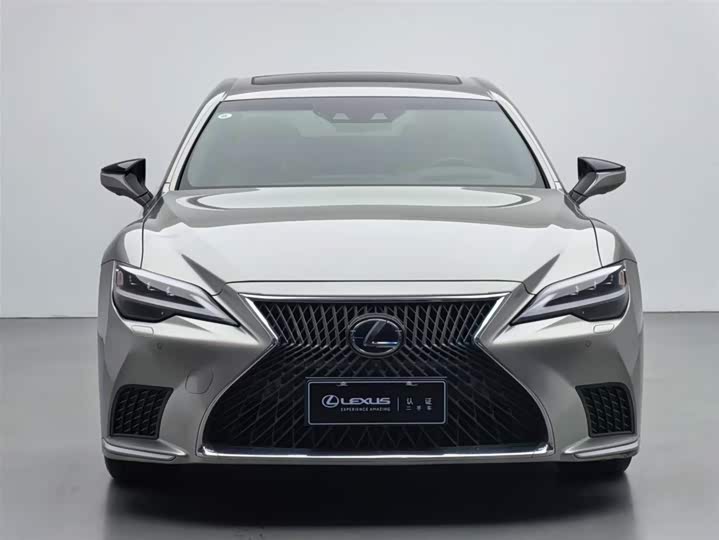 Фото 2 - Lexus LS