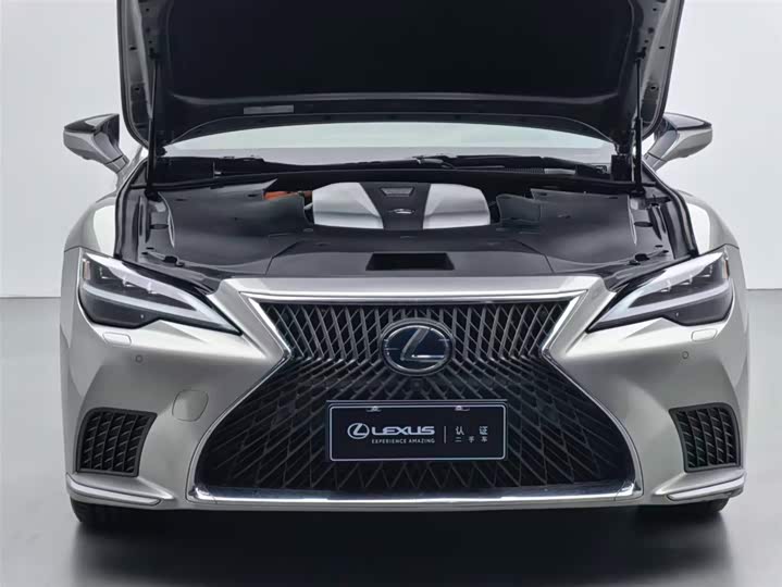 Фото 3 - Lexus LS