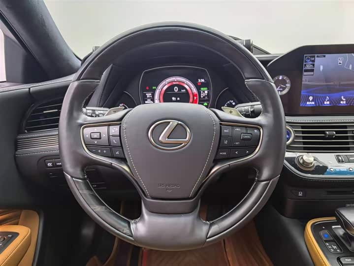 Фото 5 - Lexus LS