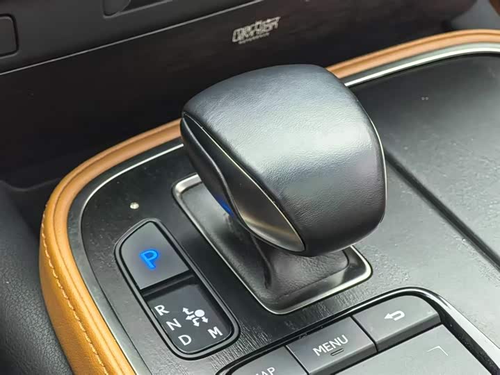 Фото 7 - Lexus LS