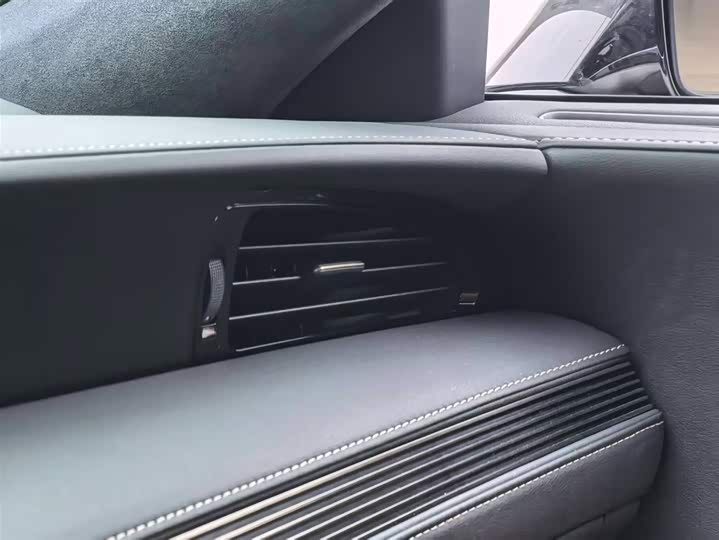 Фото 8 - Lexus LS