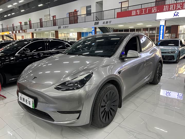 Фото 1 - Tesla Model Y