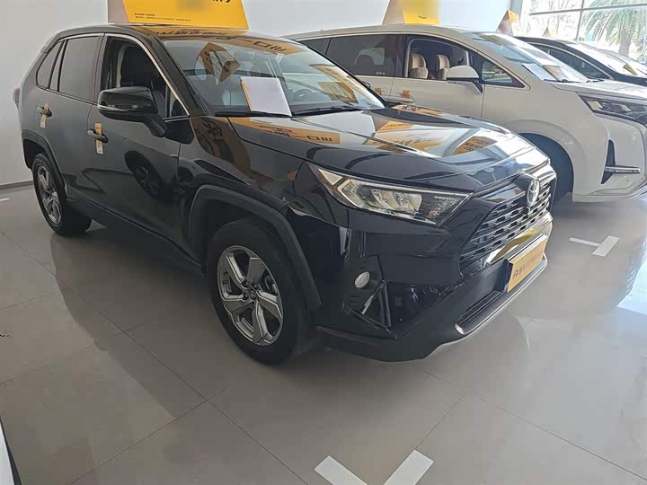 Фото 4 - Toyota RAV4