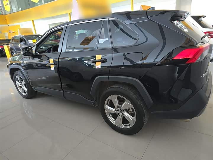 Фото 5 - Toyota RAV4