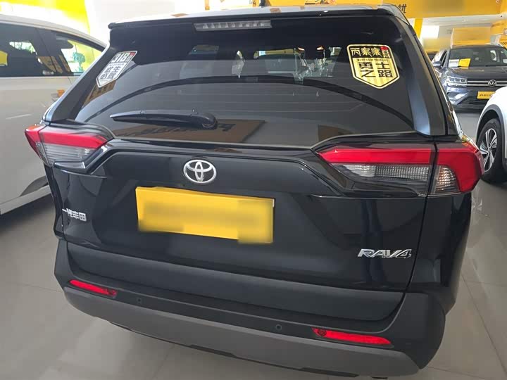 Фото 6 - Toyota RAV4