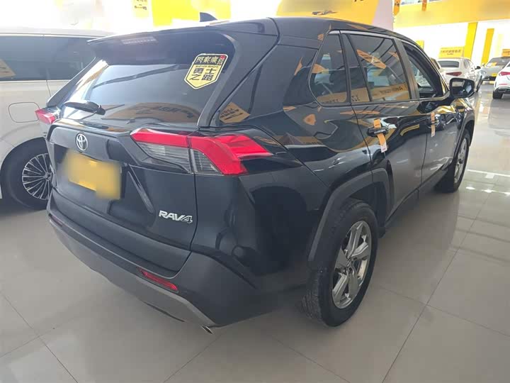 Фото 7 - Toyota RAV4