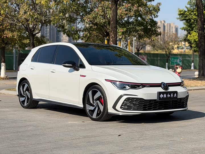 Фото 3 - Volkswagen Golf GTI