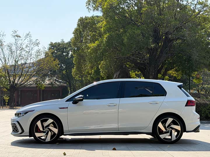 Фото 4 - Volkswagen Golf GTI