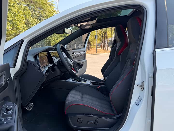 Фото 5 - Volkswagen Golf GTI