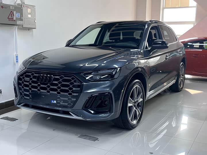 Фото 1 - Audi Q5L