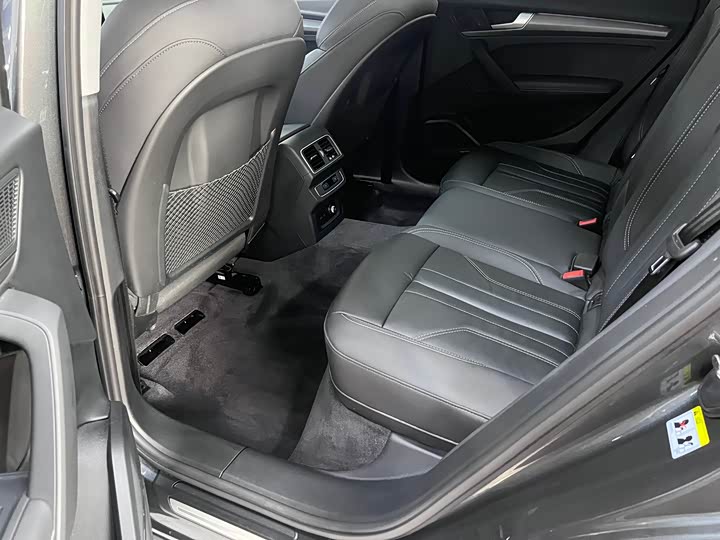 Фото 6 - Audi Q5L