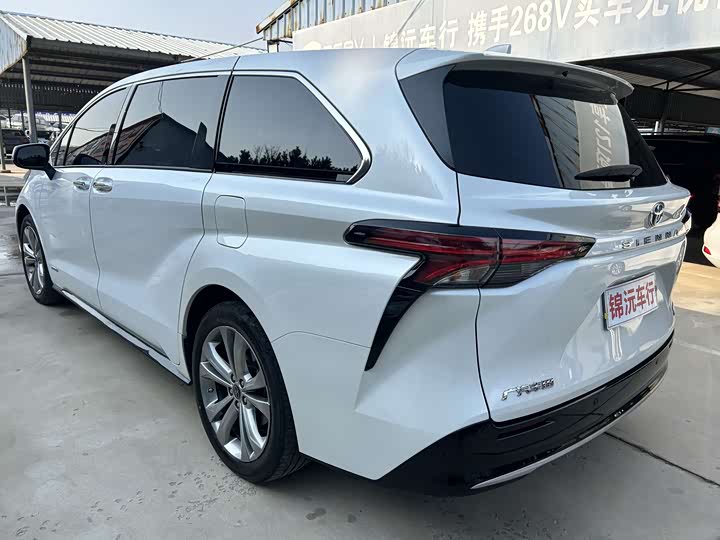 Фото 9 - Toyota Sienna