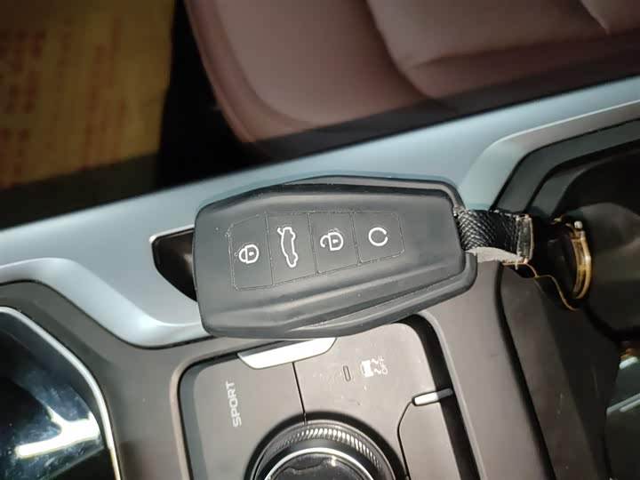 Фото 9 - Geely Okavango