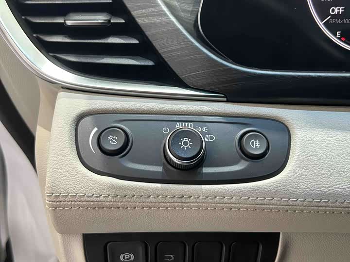 Фото 7 - Buick GL8 ES