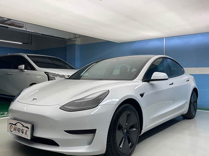 Фото 1 - Tesla Model 3