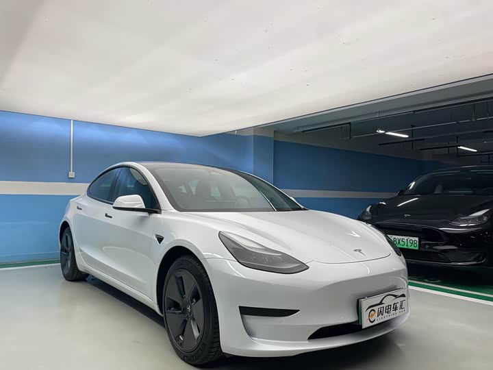 Фото 3 - Tesla Model 3