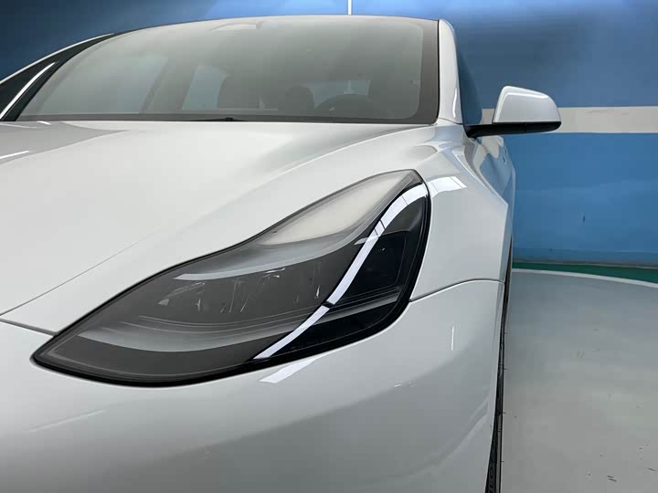 Фото 4 - Tesla Model 3