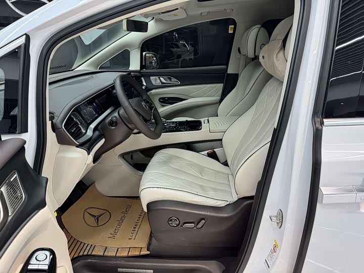 Фото 9 - Denza D9