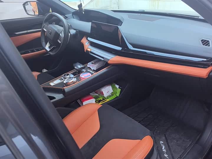 Фото 8 - Changan UNI-V