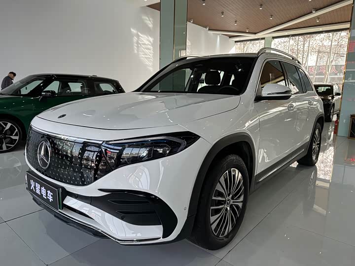 Фото 1 - Mercedes-Benz EQB