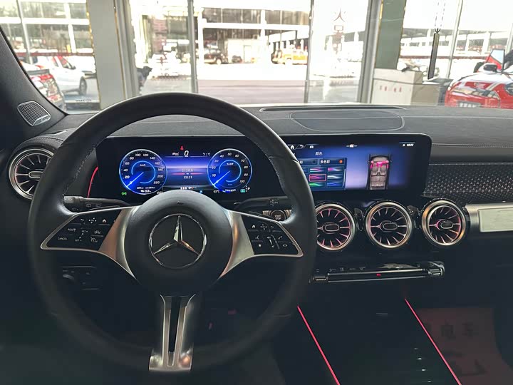 Фото 4 - Mercedes-Benz EQB