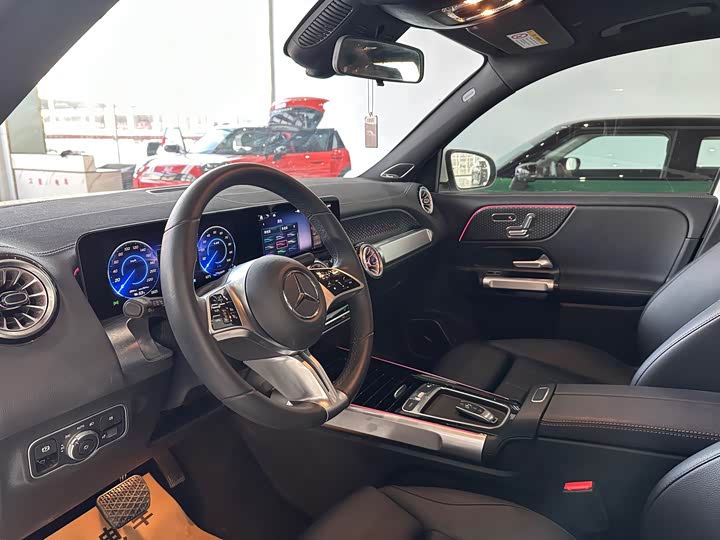 Фото 8 - Mercedes-Benz EQB