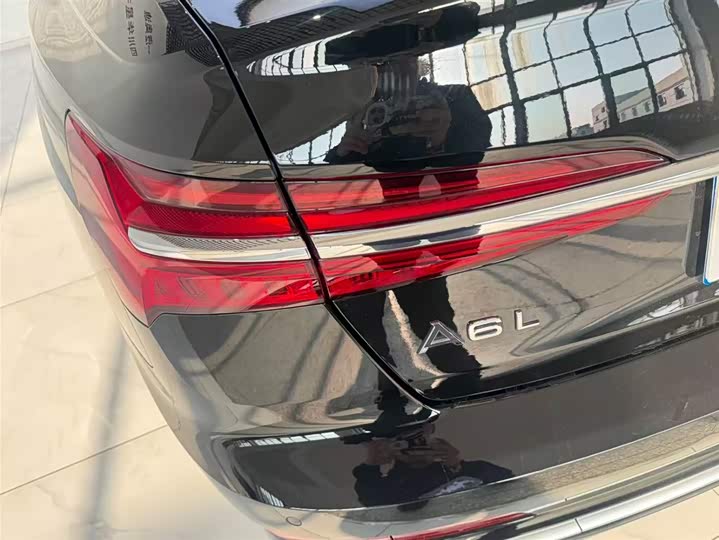 Фото 9 - Audi A6L