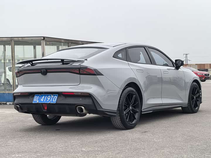 Фото 4 - Changan UNI-V