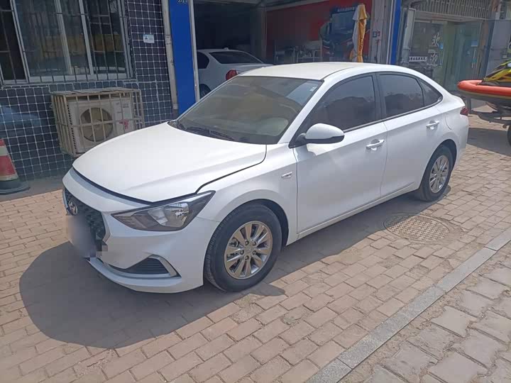 Фото 2 - Hyundai Celesta