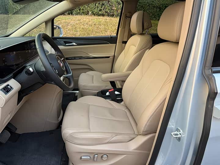 Фото 8 - Buick GL8 Hybrid