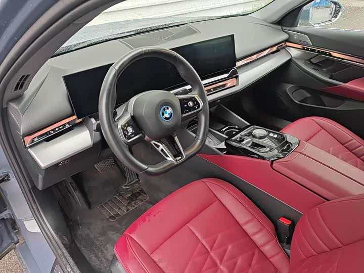 Фото 6 - BMW i5