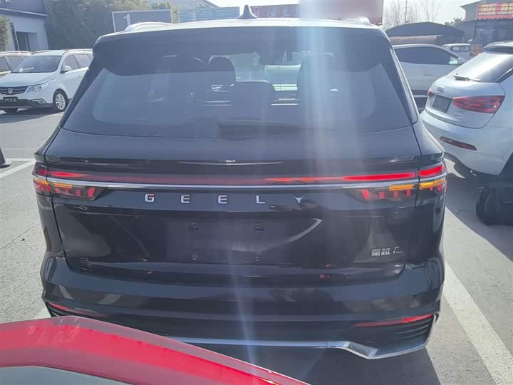 Фото 6 - Geely Monjaro