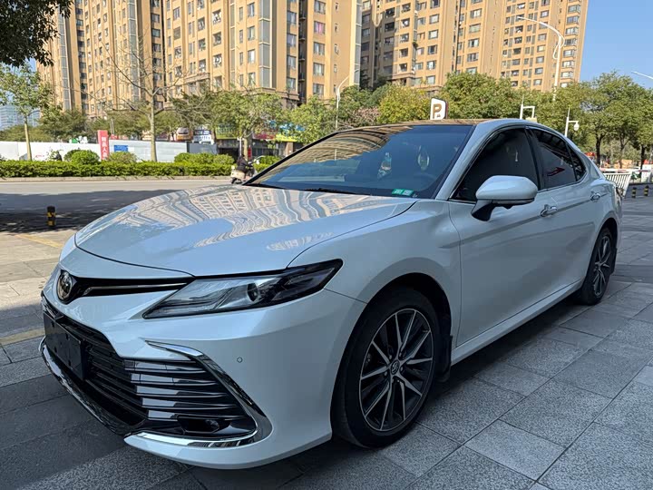 Фото 1 - Toyota Camry