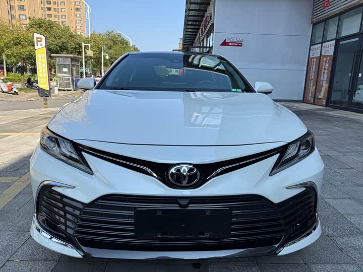Фото 2 - Toyota Camry