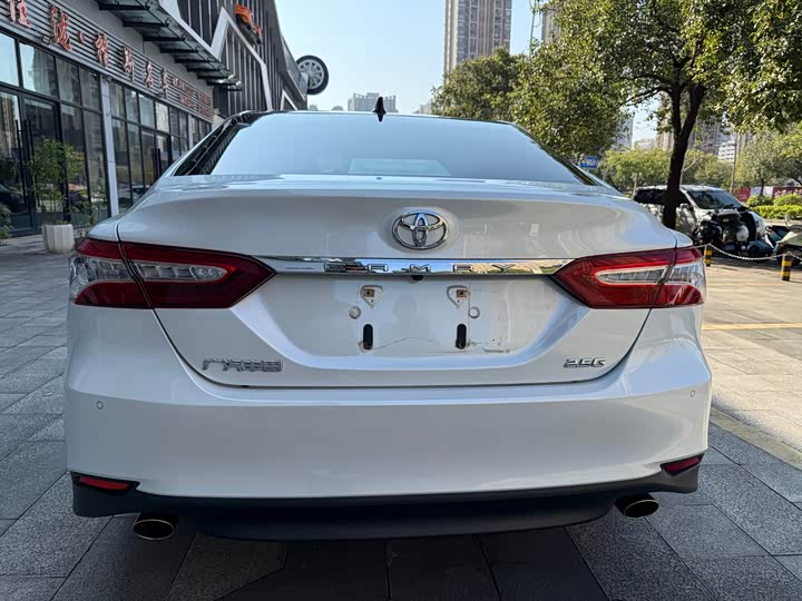 Фото 7 - Toyota Camry