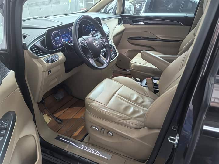 Фото 2 - Buick GL8 ES