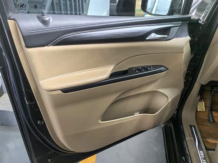 Фото 3 - Buick GL8 ES