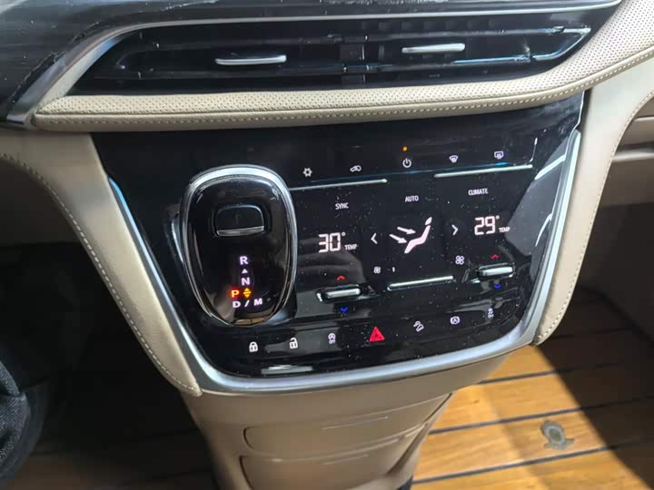 Фото 6 - Buick GL8 ES