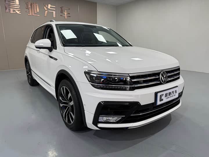 Фото 3 - Volkswagen Tiguan L Pro