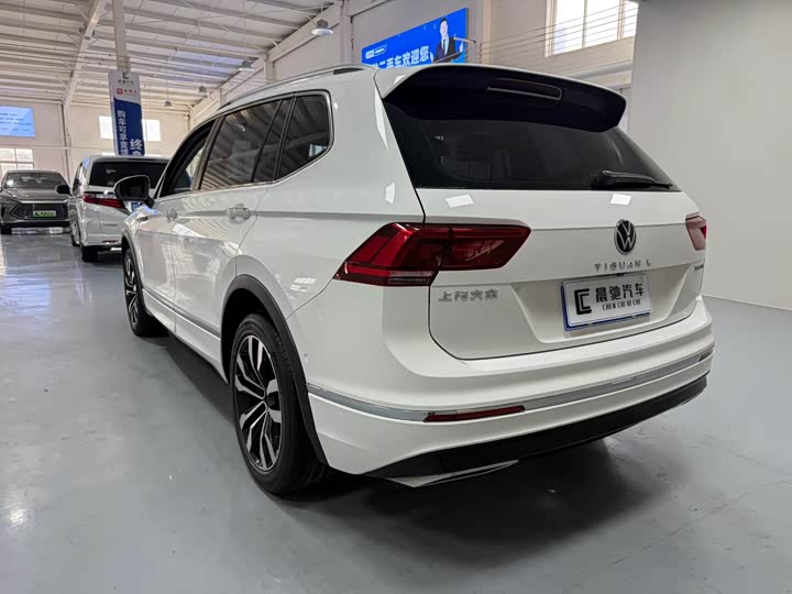 Фото 6 - Volkswagen Tiguan L Pro